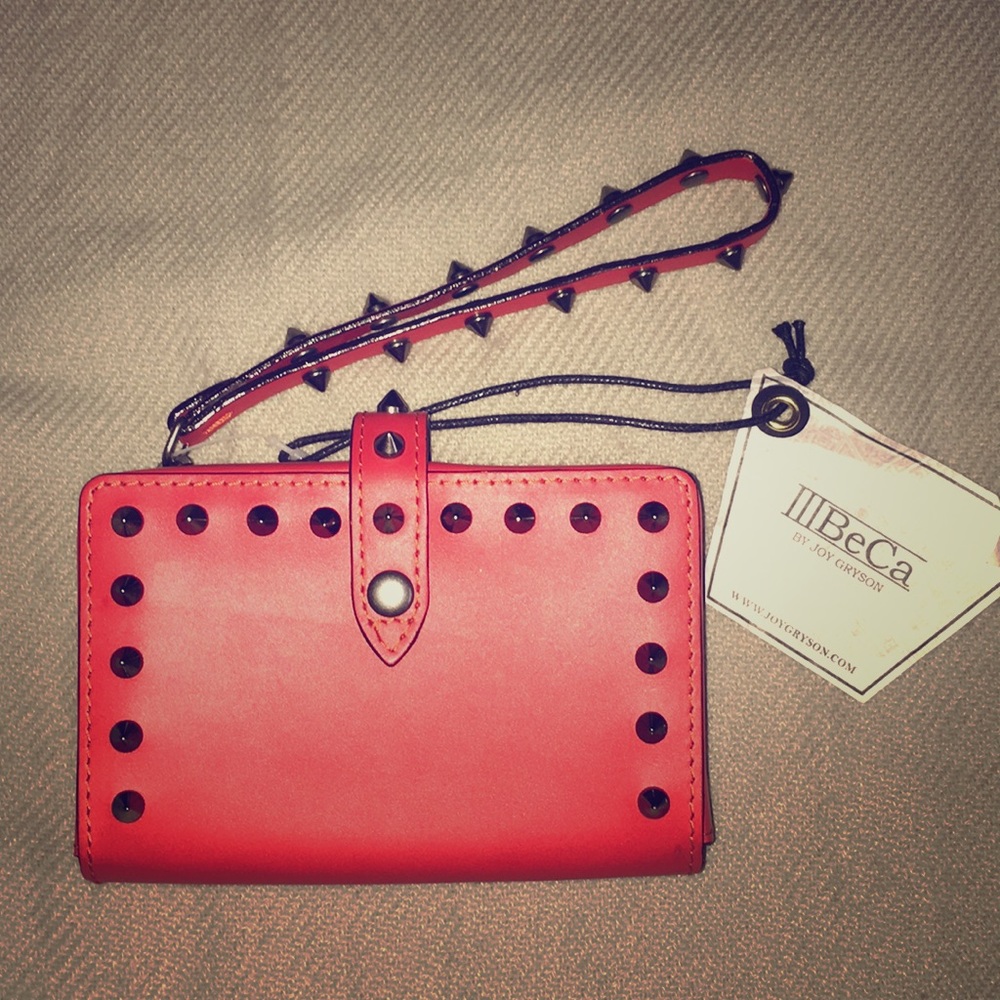 Super cute and RARE red clutch ❤️